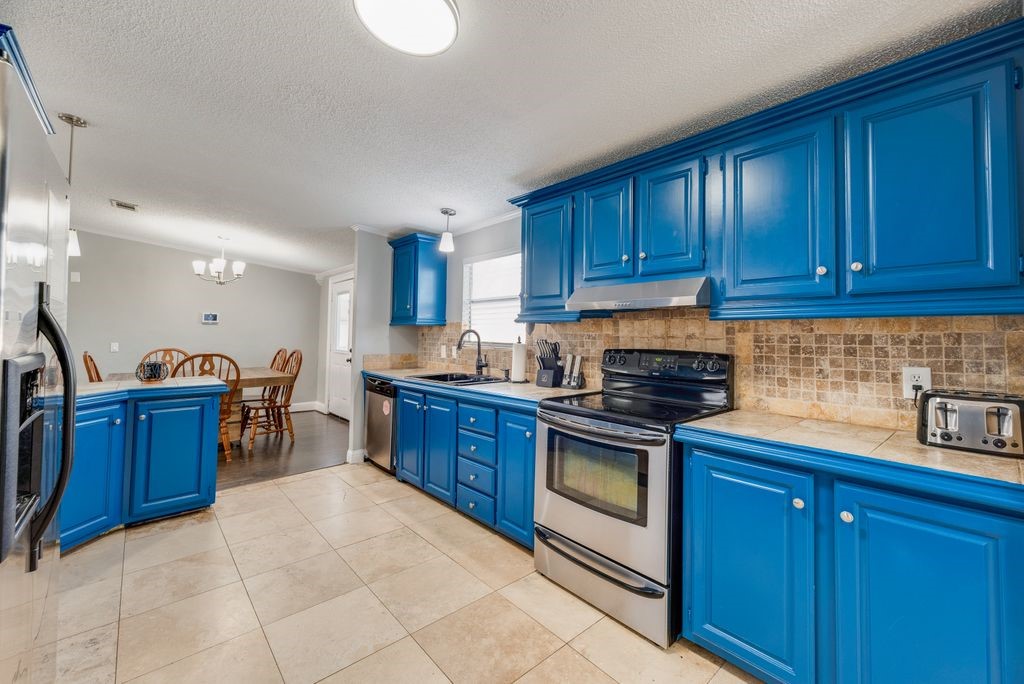 709 Ritchey Road Valley View TX 76272