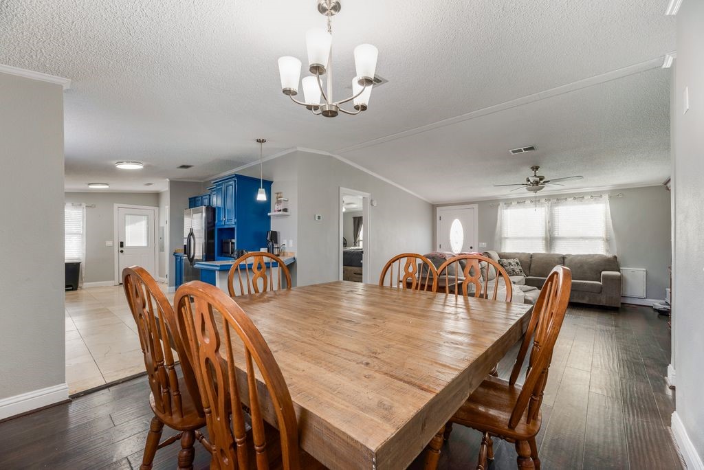 709 Ritchey Road Valley View TX 76272