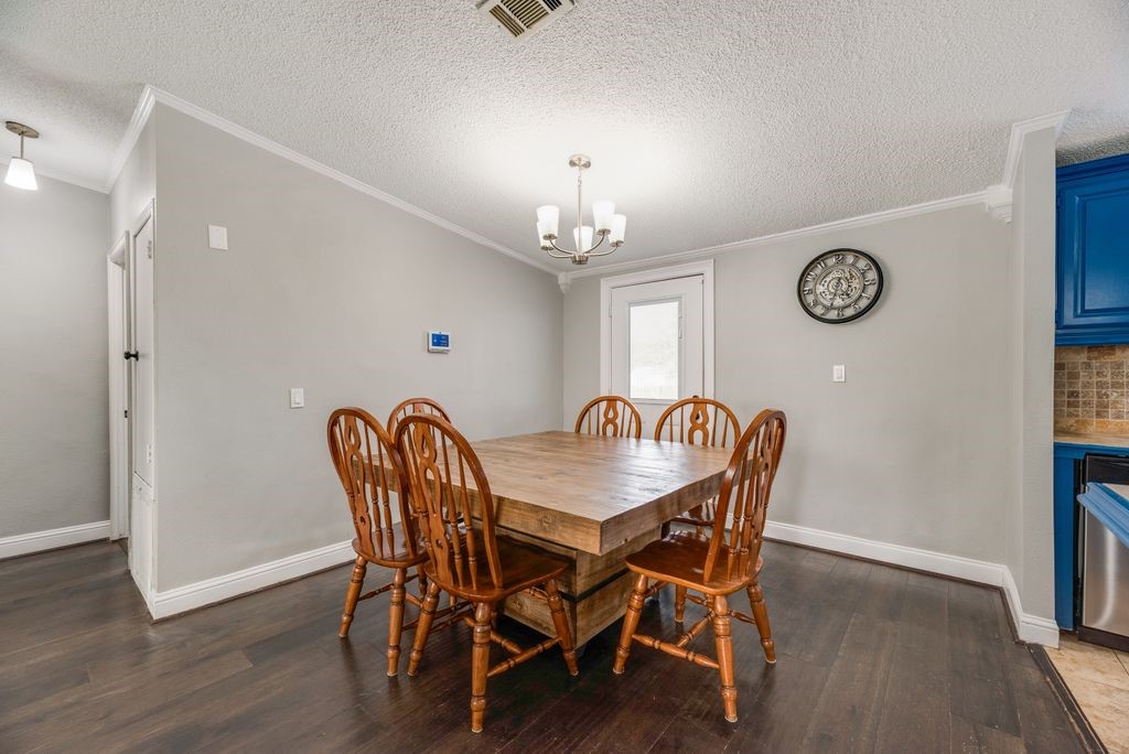 709 Ritchey Road Valley View TX 76272