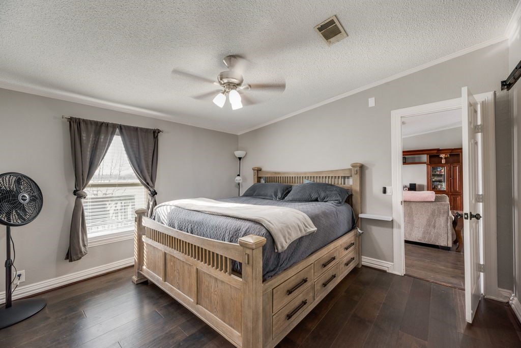 709 Ritchey Road Valley View TX 76272