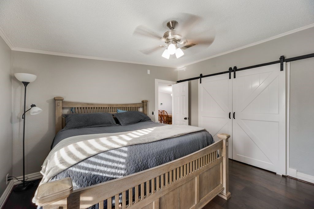 709 Ritchey Road Valley View TX 76272