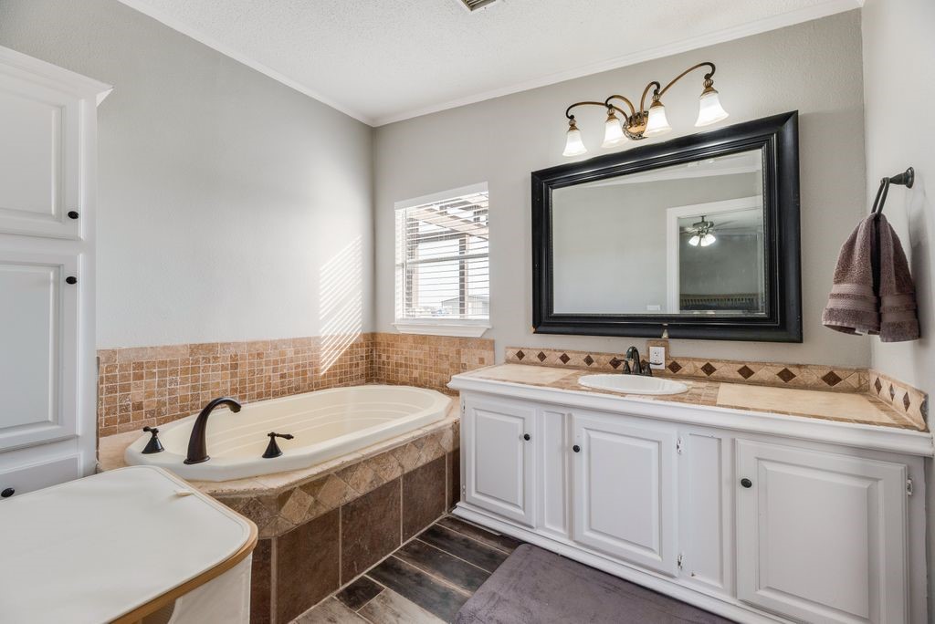 709 Ritchey Road Valley View TX 76272