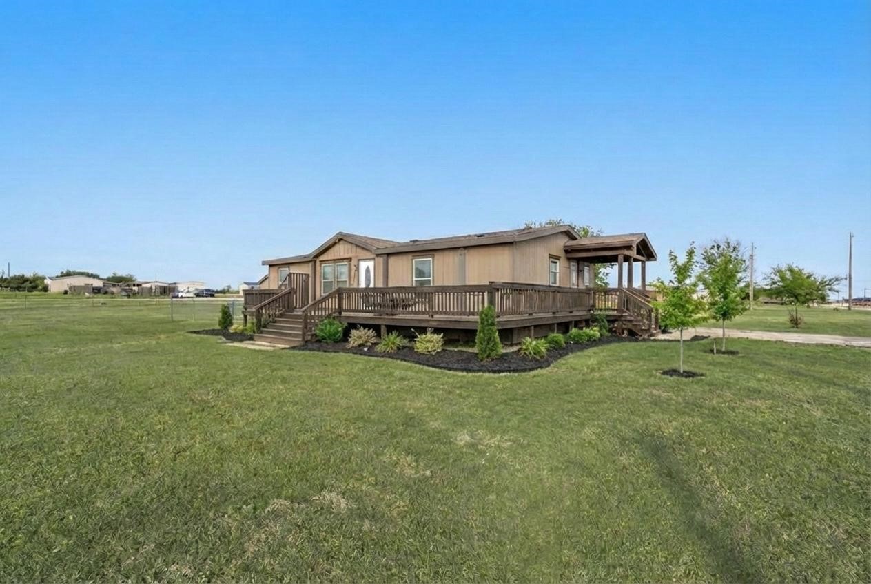 709 Ritchey Road Valley View TX 76272
