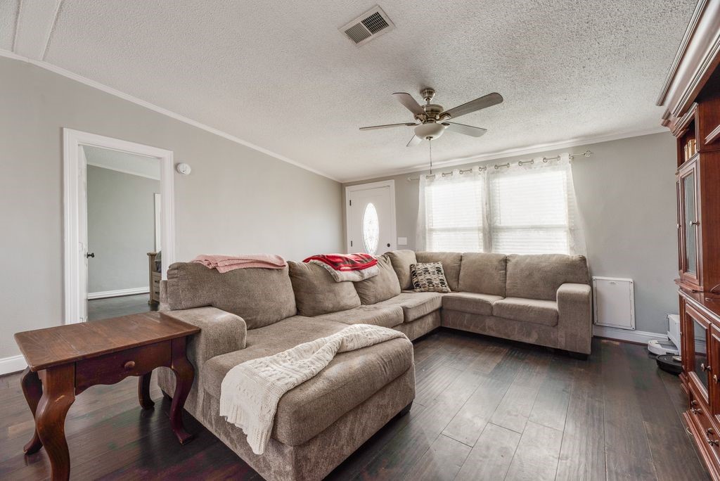 709 Ritchey Road Valley View TX 76272