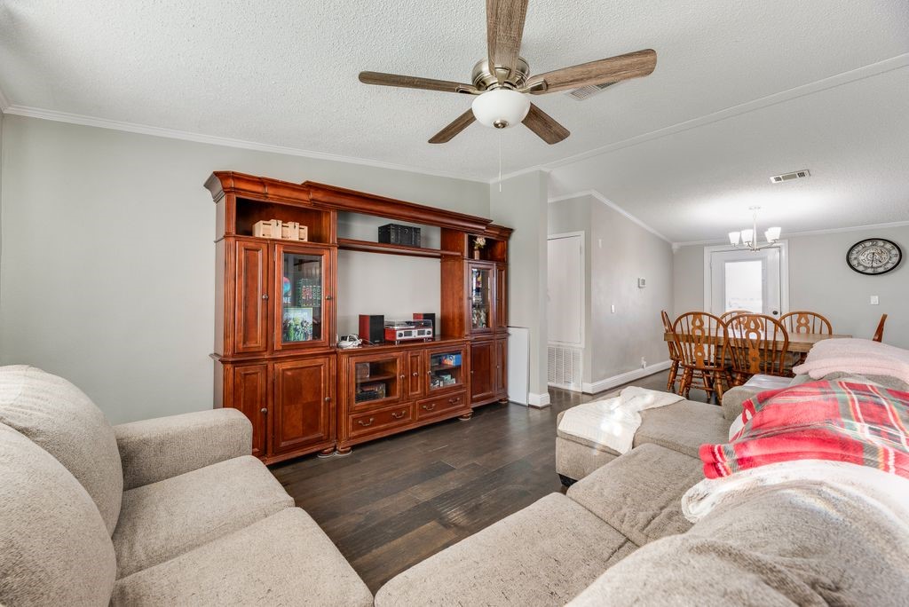 709 Ritchey Road Valley View TX 76272