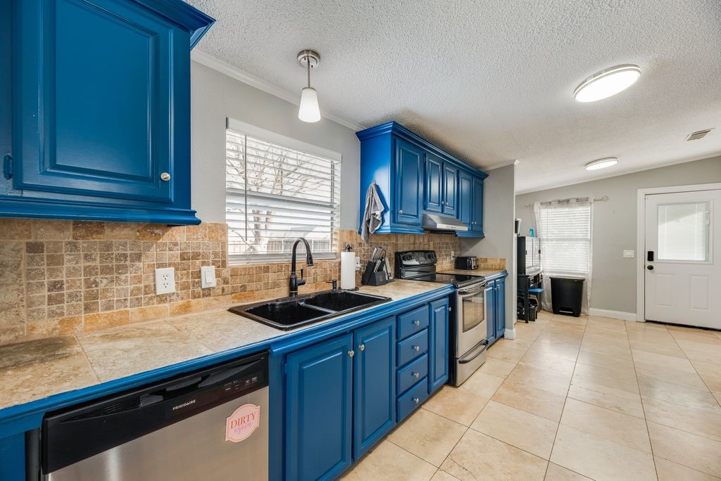 709 Ritchey Road Valley View TX 76272