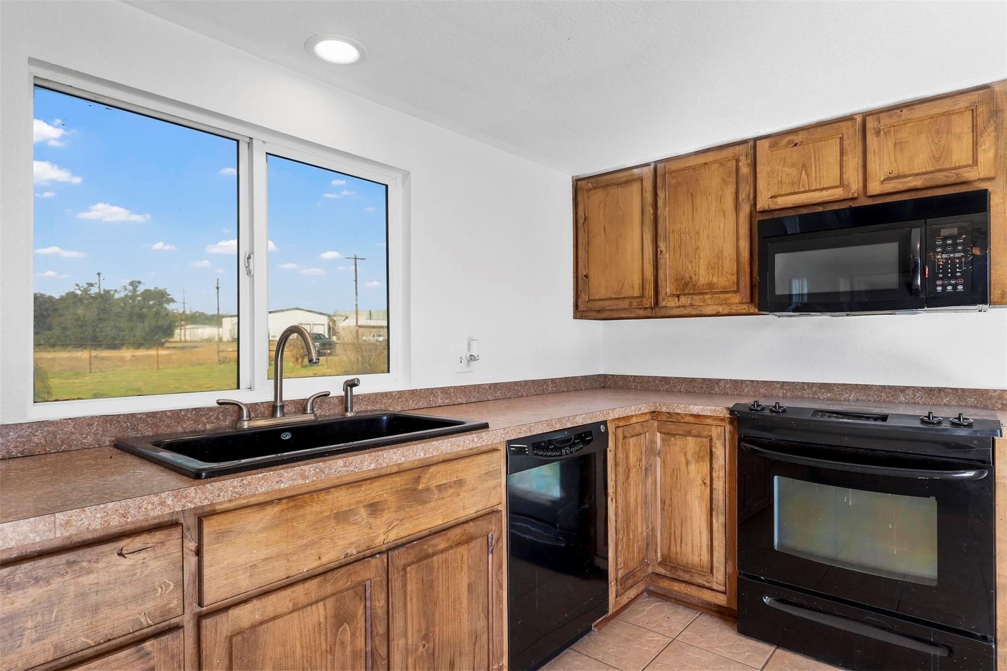 3205 Oak Hill Drive Granbury TX 76048