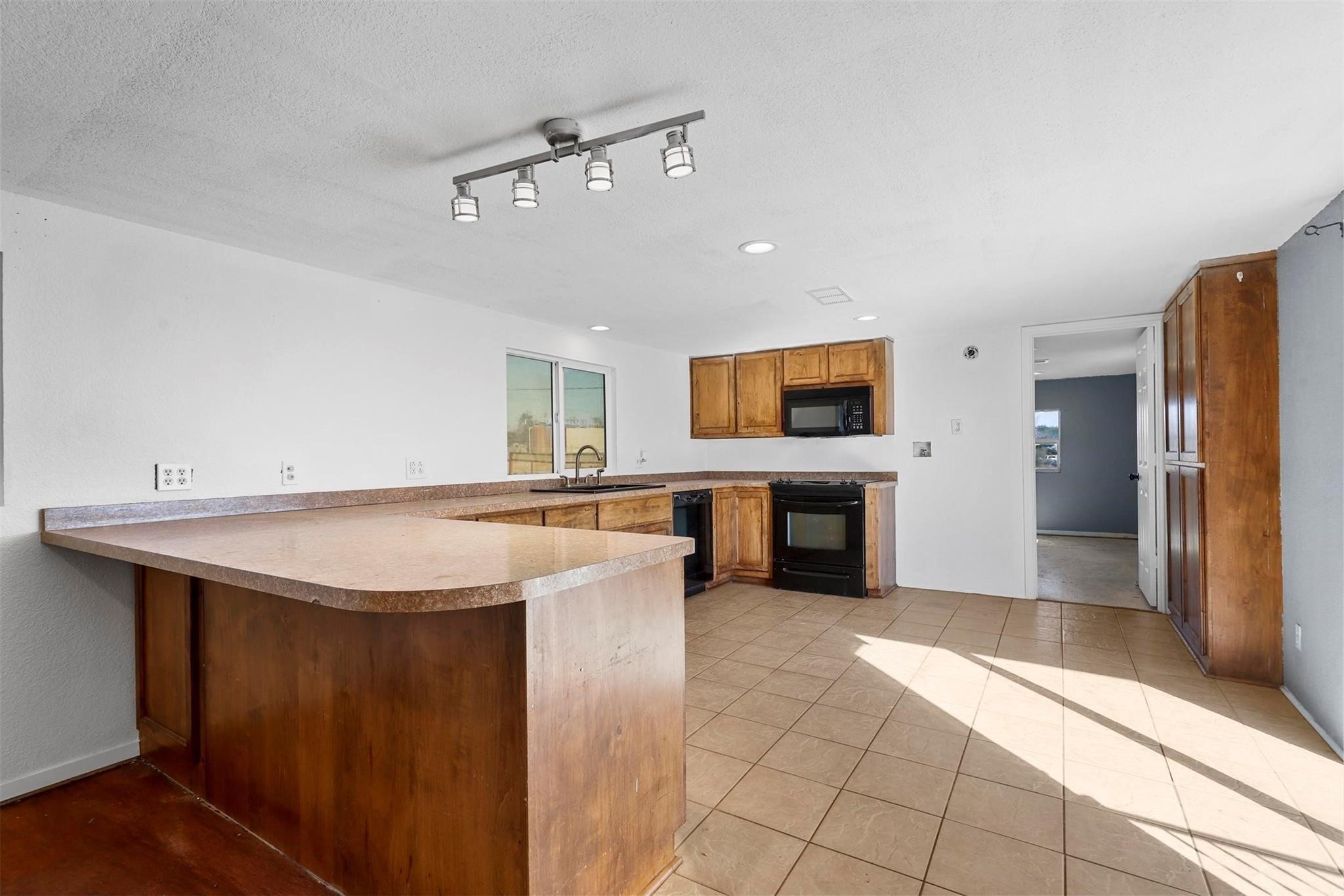 3205 Oak Hill Drive Granbury TX 76048