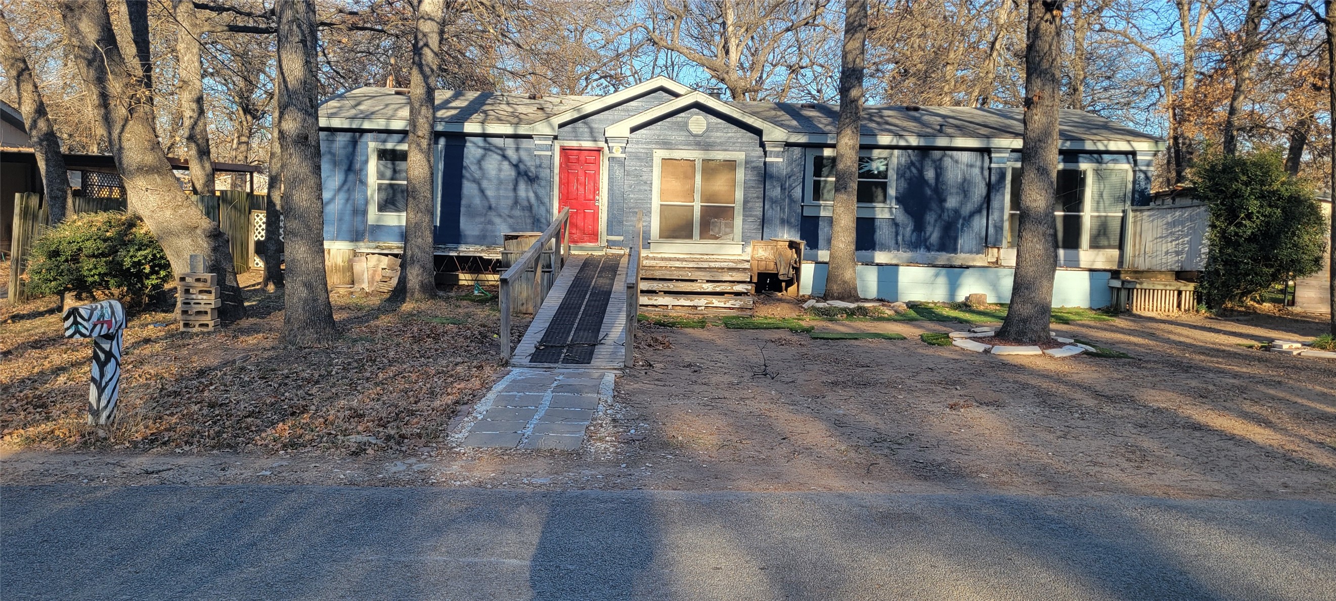 4987 Blue Water Circle Granbury TX 76049