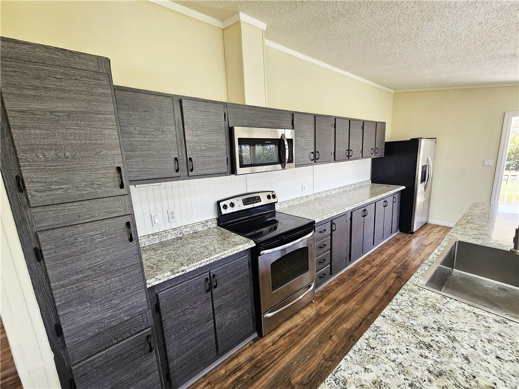 102 Lcr 828 Donie TX 75838