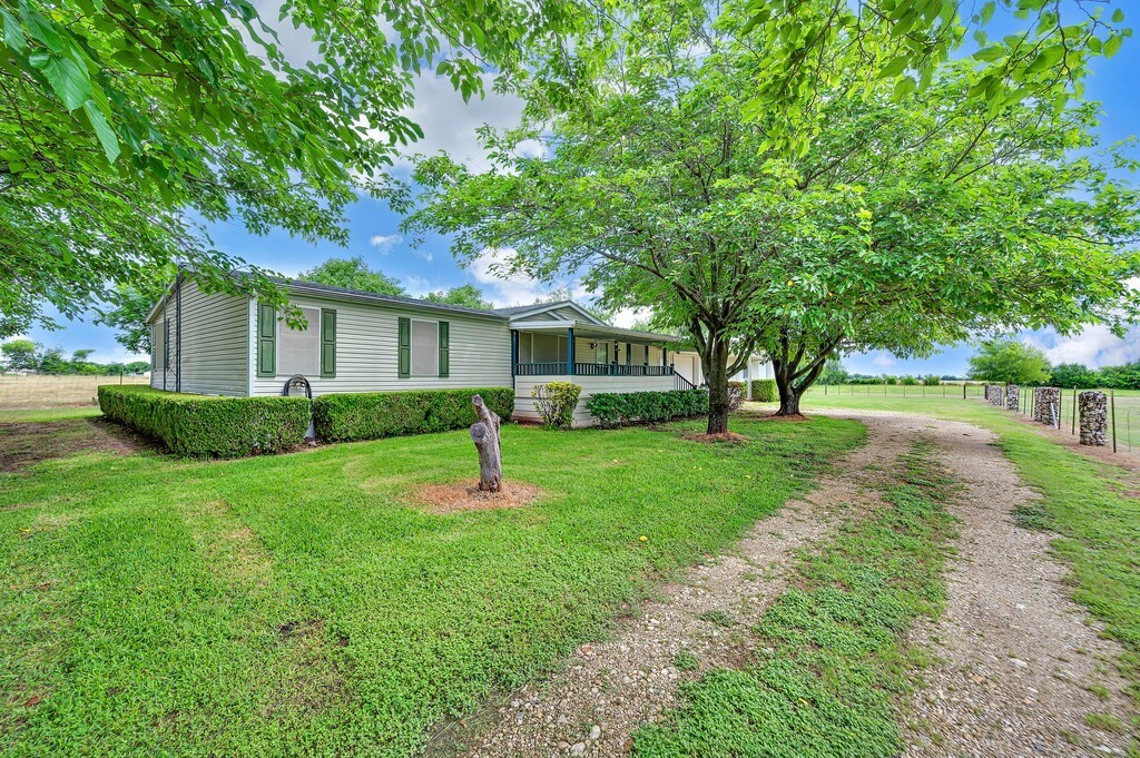 652 Middle Windsor Road Mcgregor TX 76657