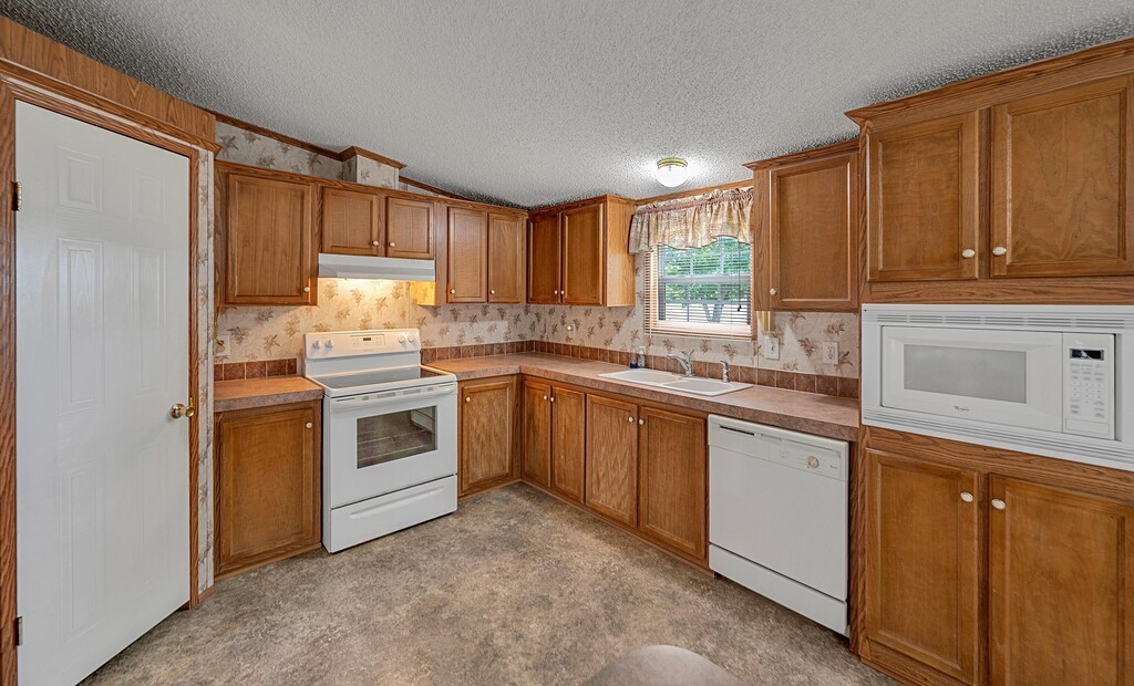 652 Middle Windsor Road Mcgregor TX 76657