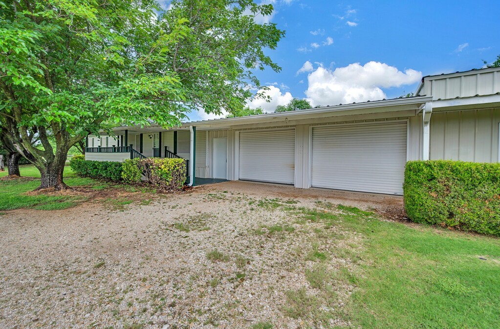 652 Middle Windsor Road Mcgregor TX 76657