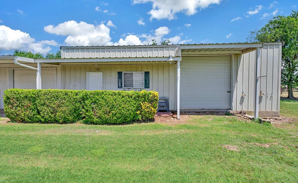 652 Middle Windsor Road Mcgregor TX 76657