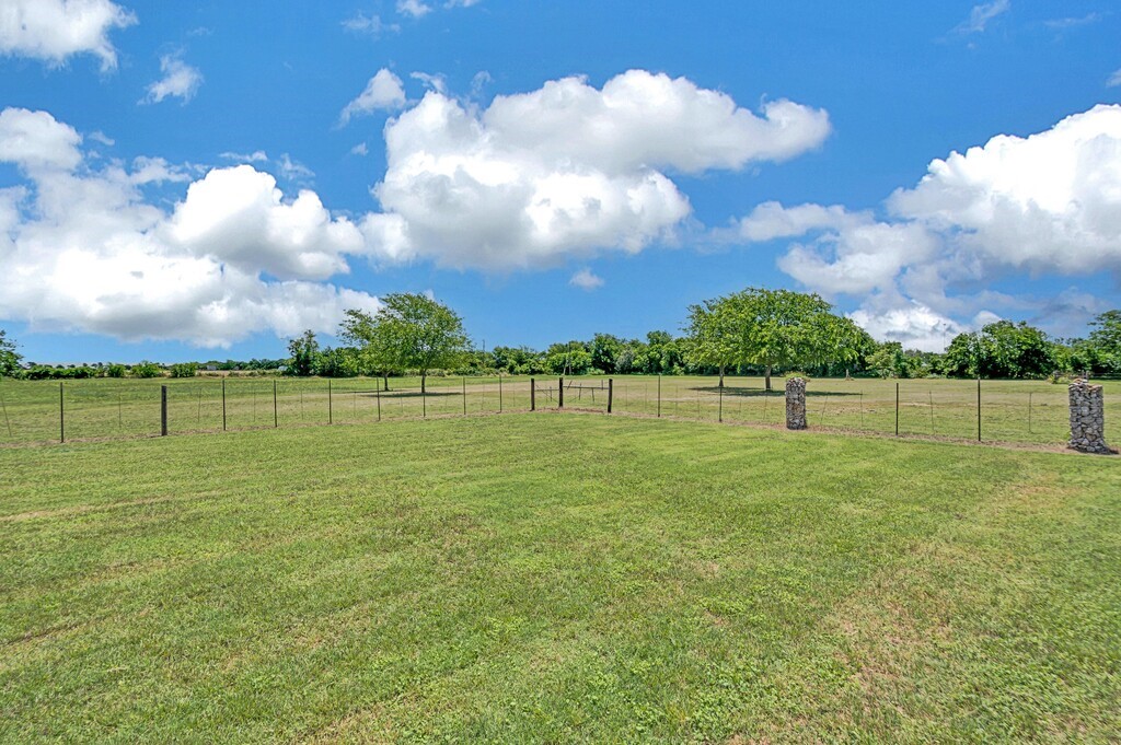 652 Middle Windsor Road Mcgregor TX 76657