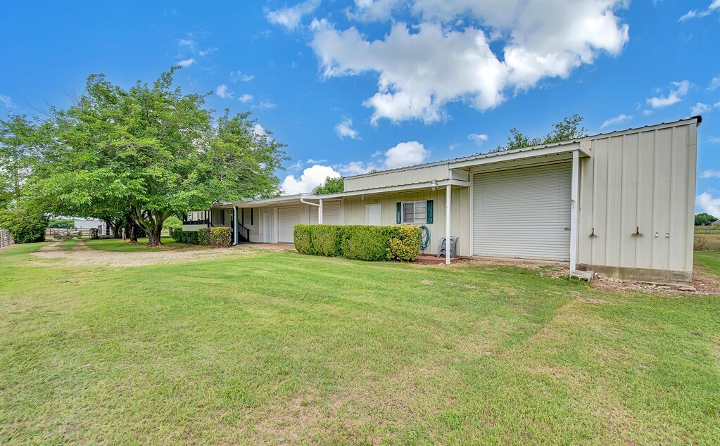 652 Middle Windsor Road Mcgregor TX 76657