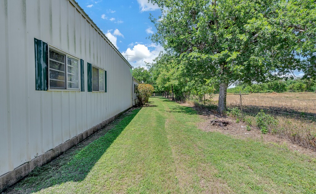 652 Middle Windsor Road Mcgregor TX 76657