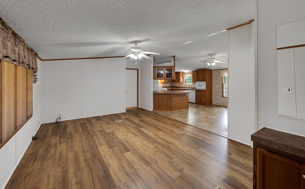 652 Middle Windsor Road Mcgregor TX 76657