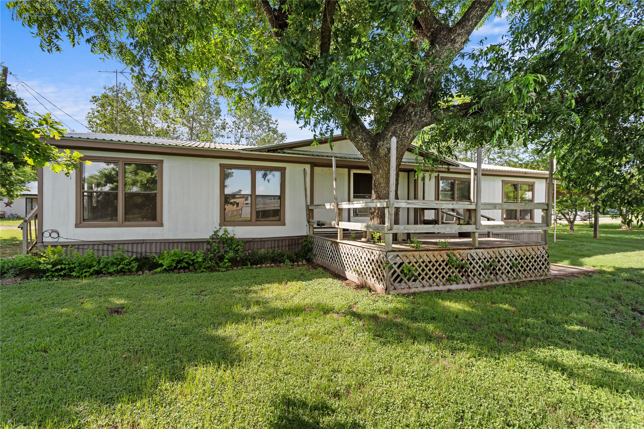 105 County Road 1239 Kopperl TX 76652
