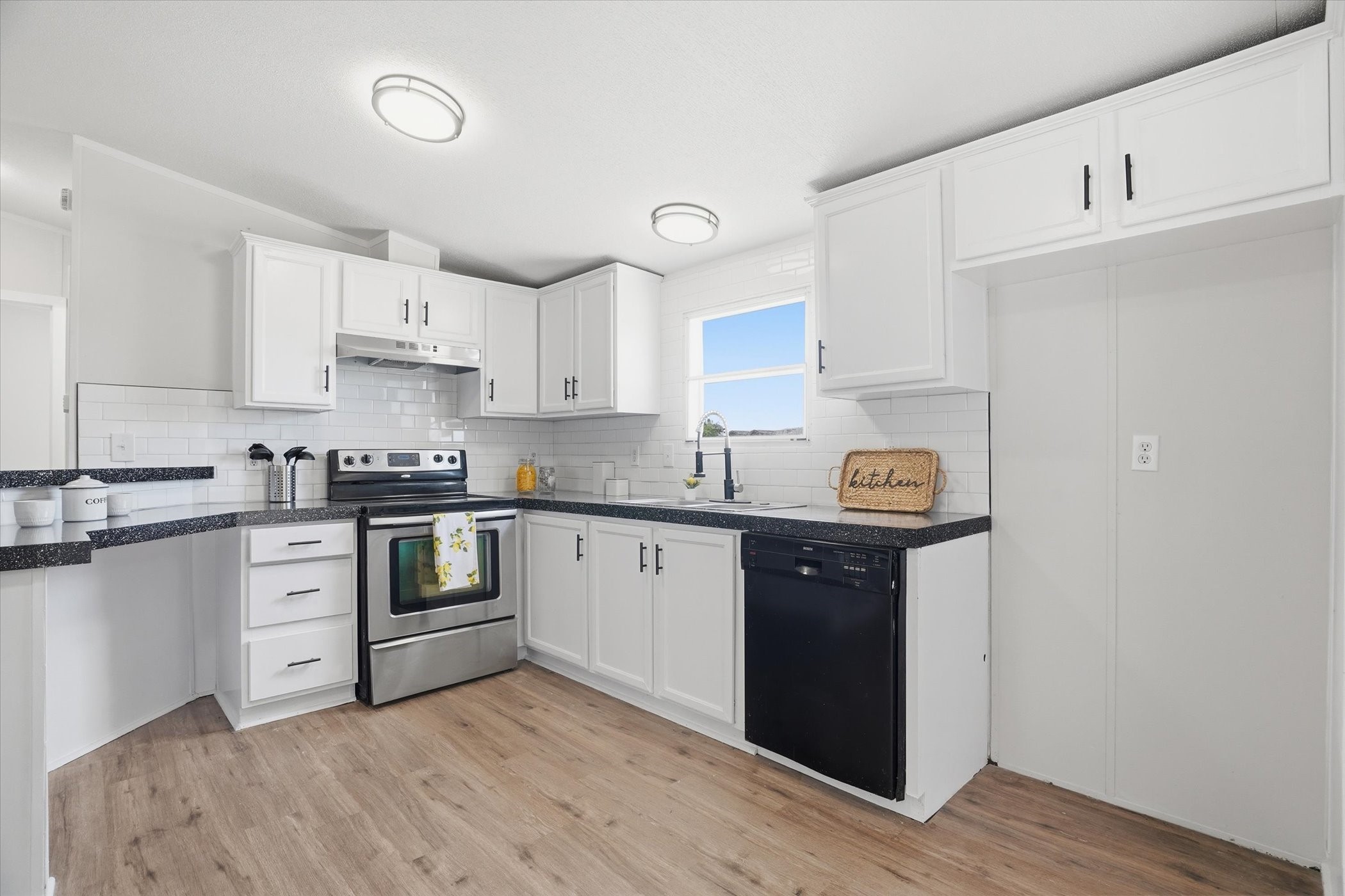 612 S Aquilla Street Itasca TX 76055