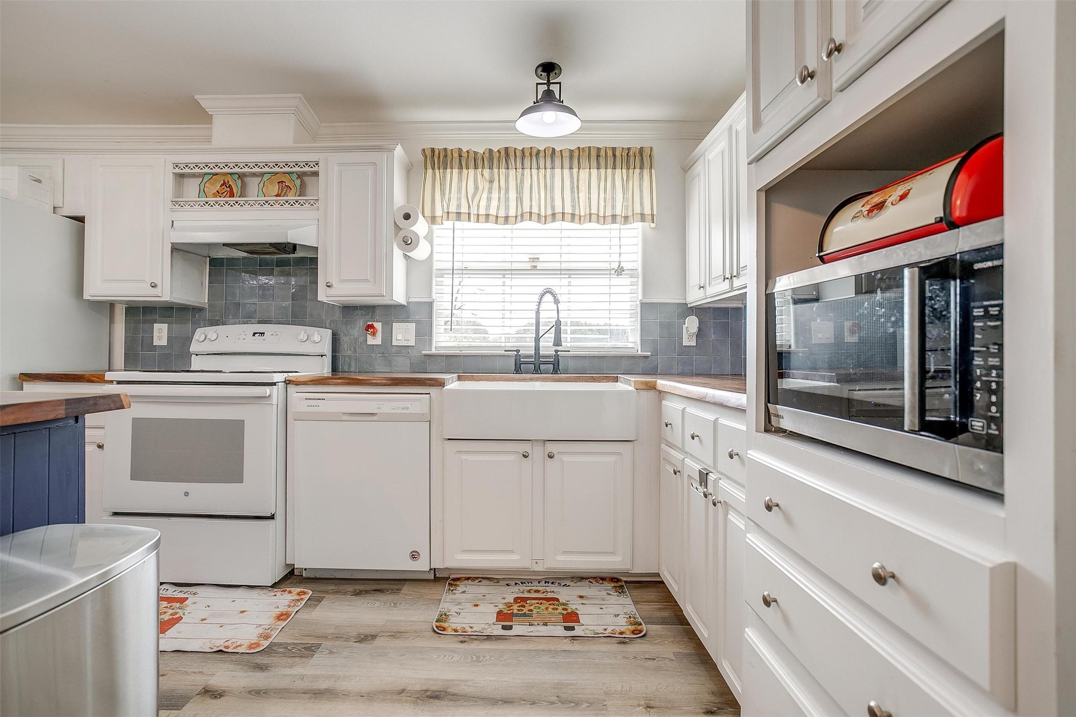 421 Red Bluff Circle Millsap TX 76066