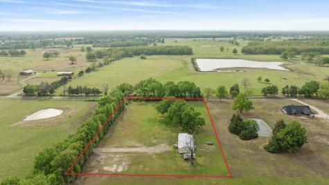 81 County Road 44880 Blossom TX 75416
