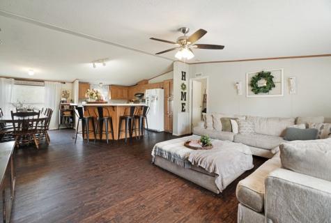 81 County Road 44880 Blossom TX 75416