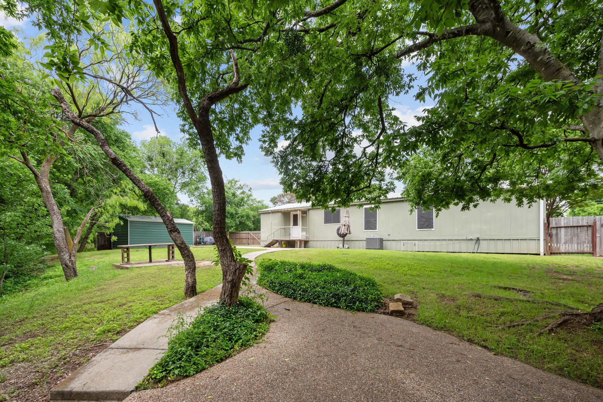 906 Stephie Ann Court Arlington TX 76002