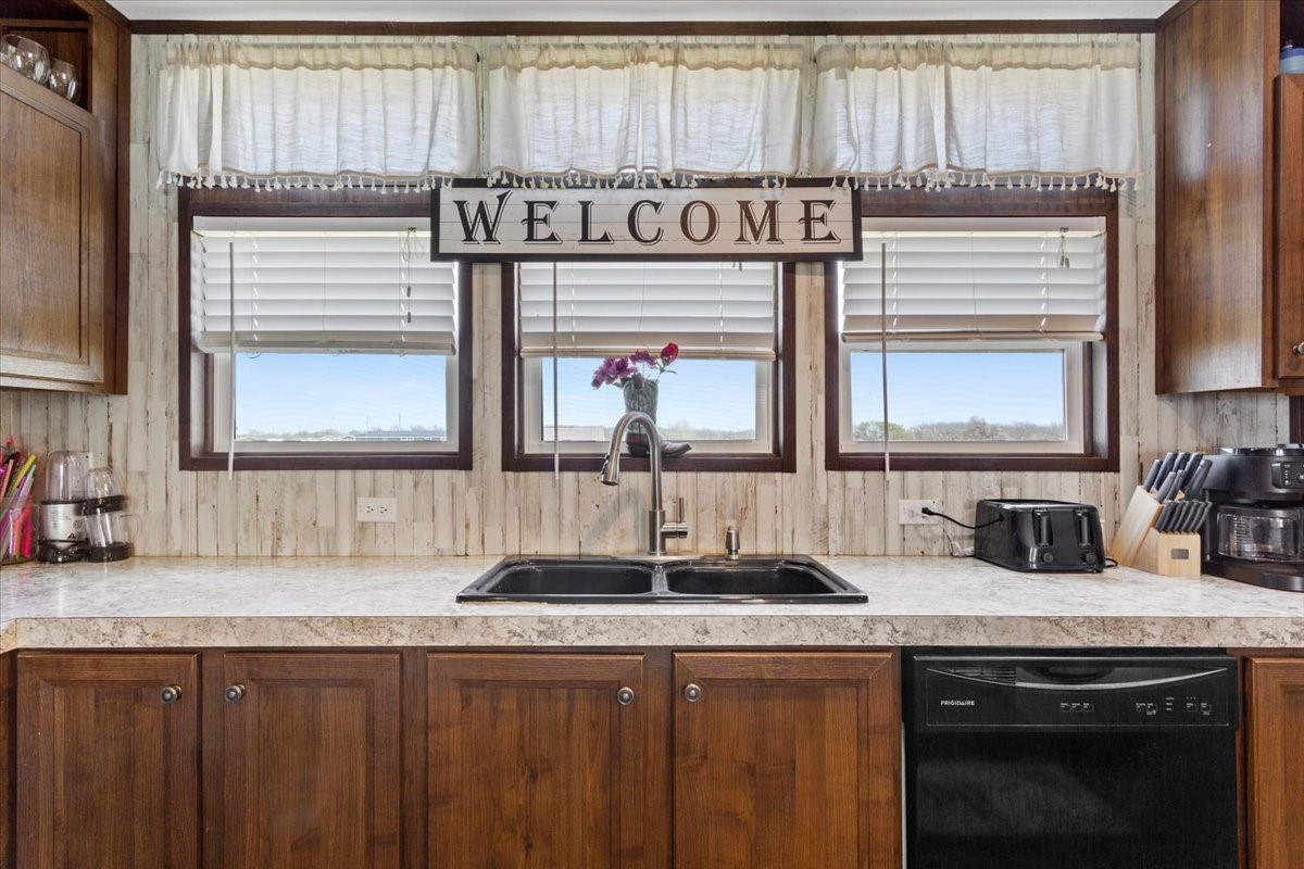 230 Rio Rim Road Gholson TX 76705