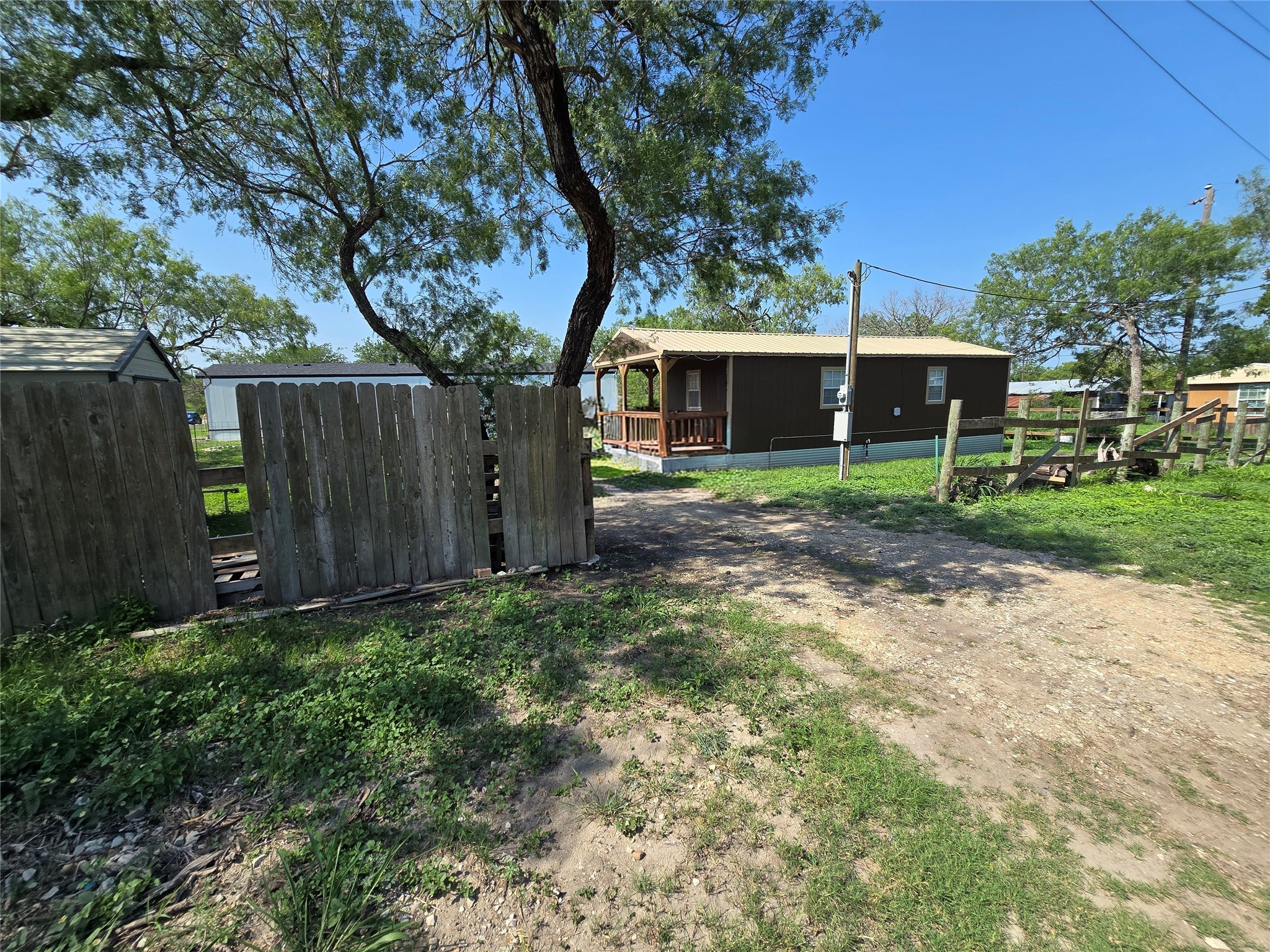 205 W Travis Street Karnes City TX 78118