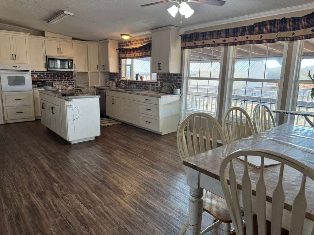 10821 County Road 2503 Eustace TX 75124