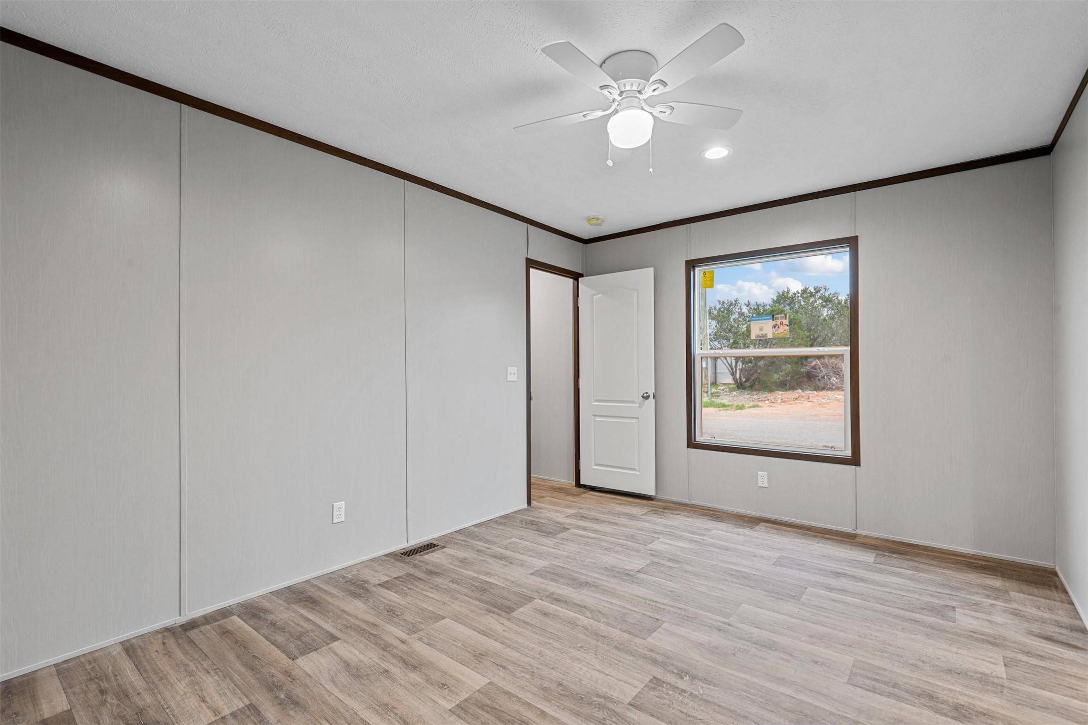 1107 Ridgeview Circle Granbury TX 76048