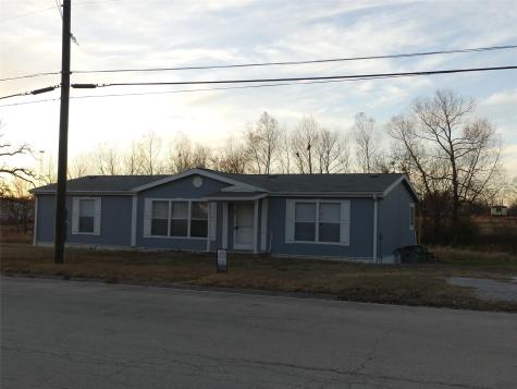 422 Hutchinson Street Bowie TX 76230