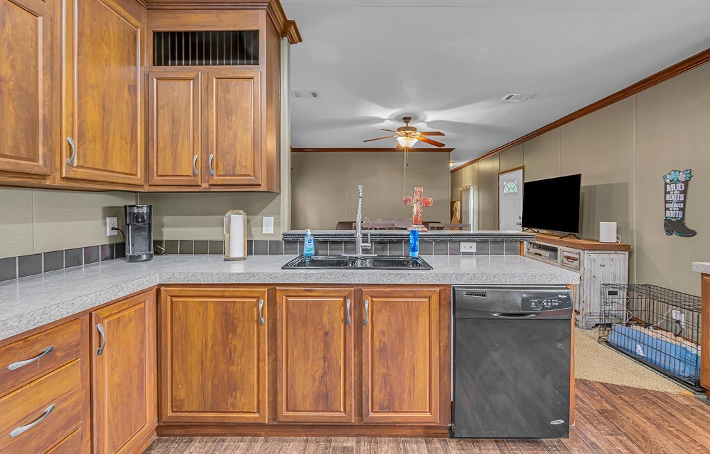 1176 Blue Cut Road N Mcgregor TX 76657