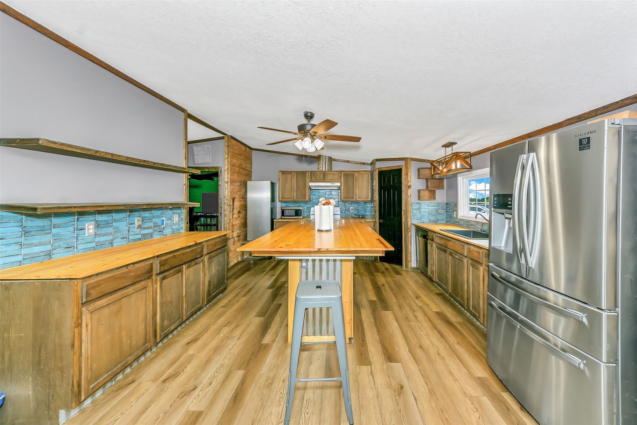 197 County Road 3382 Paradise TX 76073