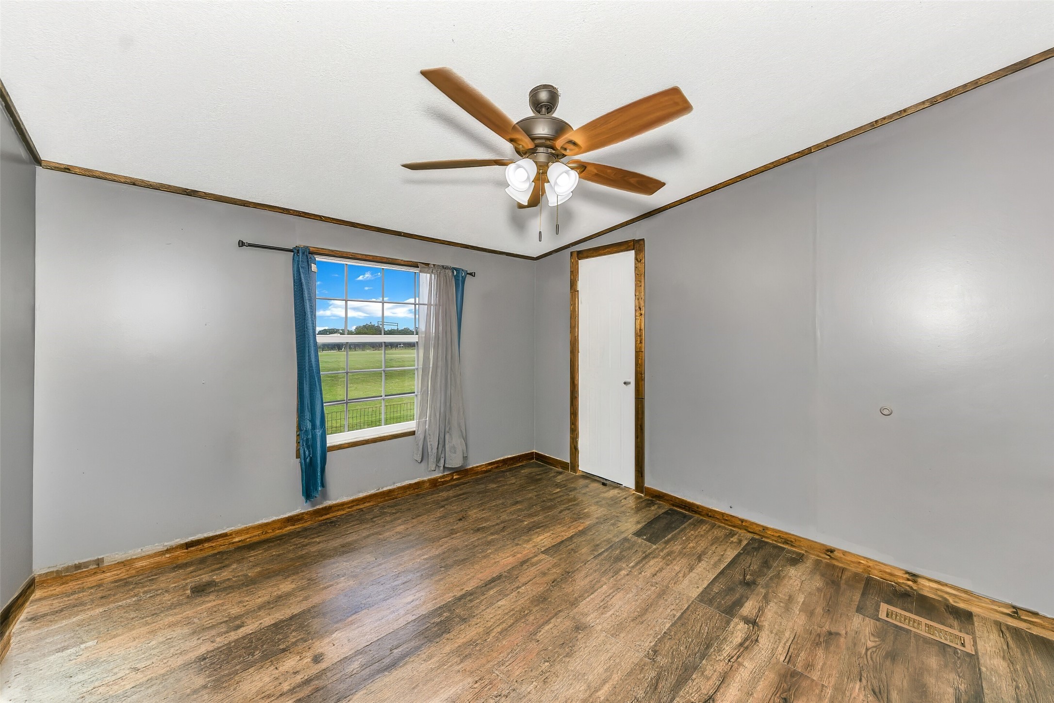 197 County Road 3382 Paradise TX 76073