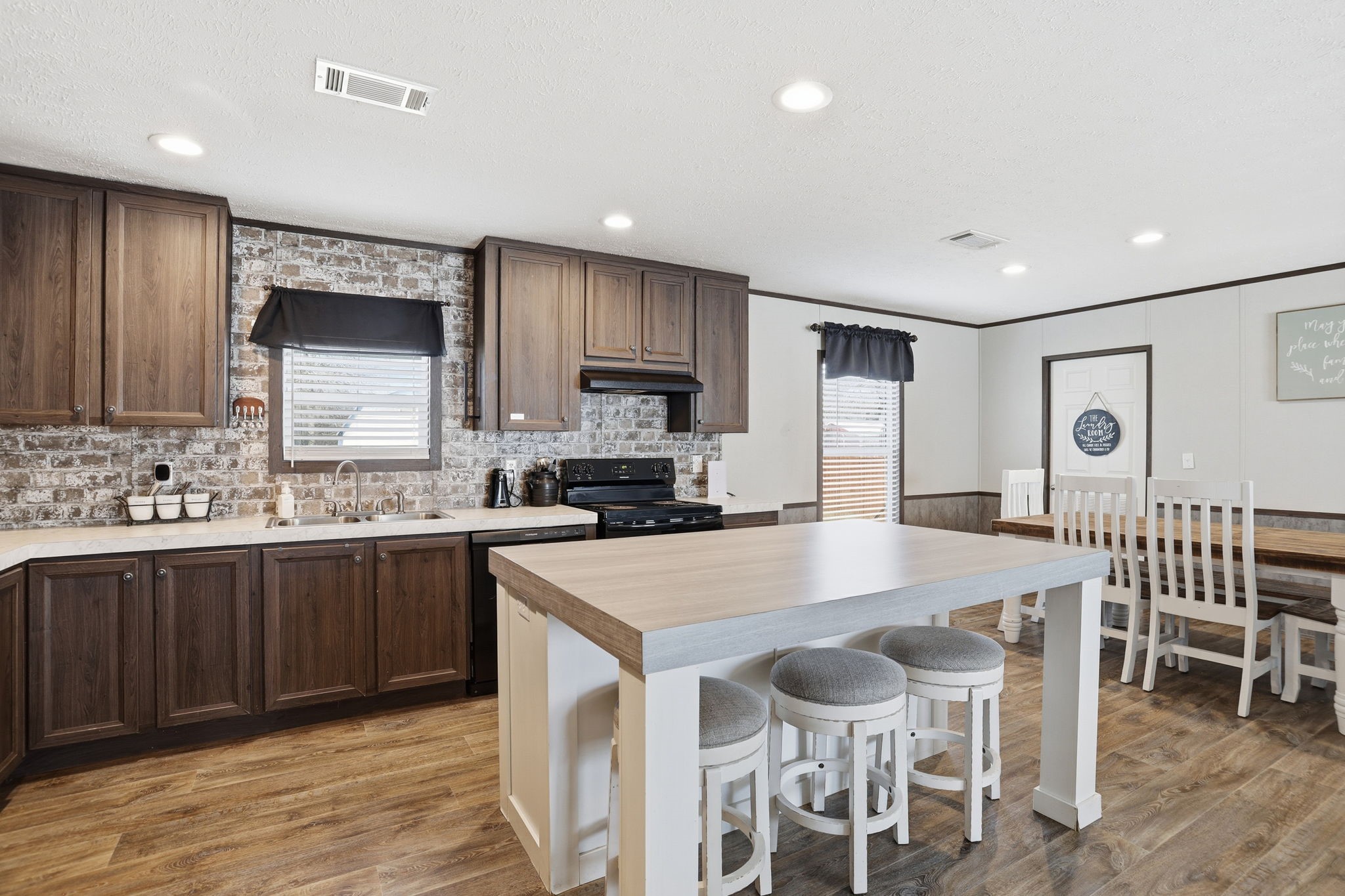350 County Road 4905 Trenton TX 75490
