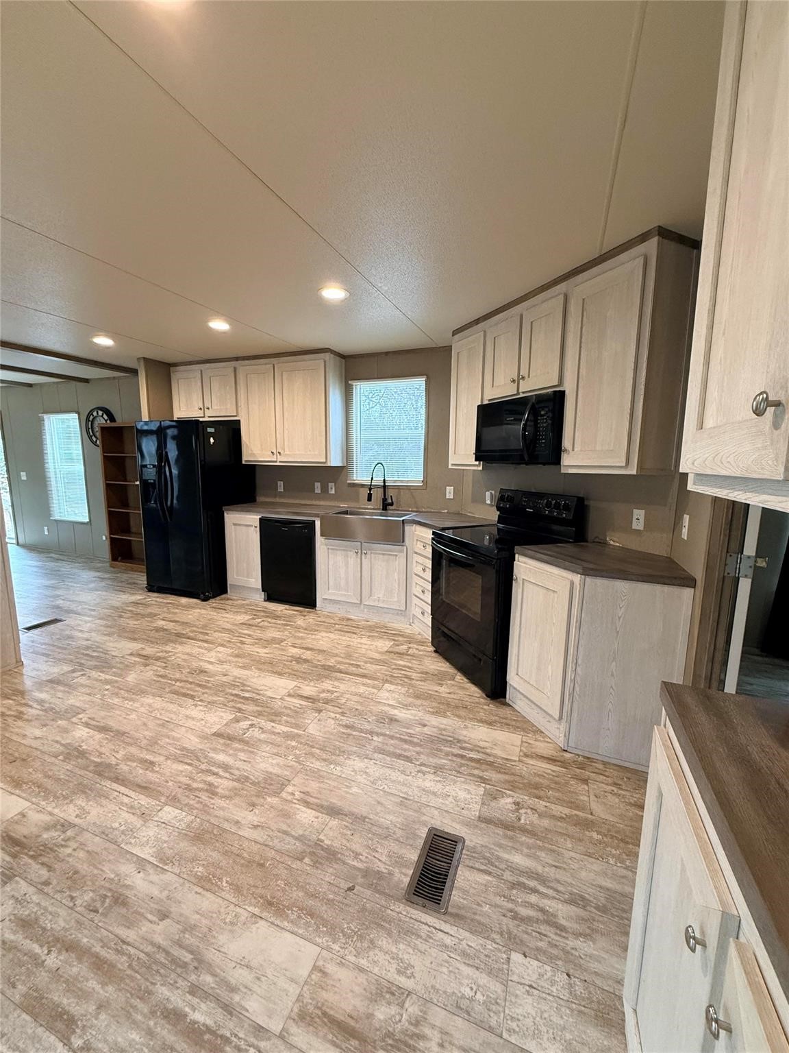 821 Quail Run Seven Points TX 75143