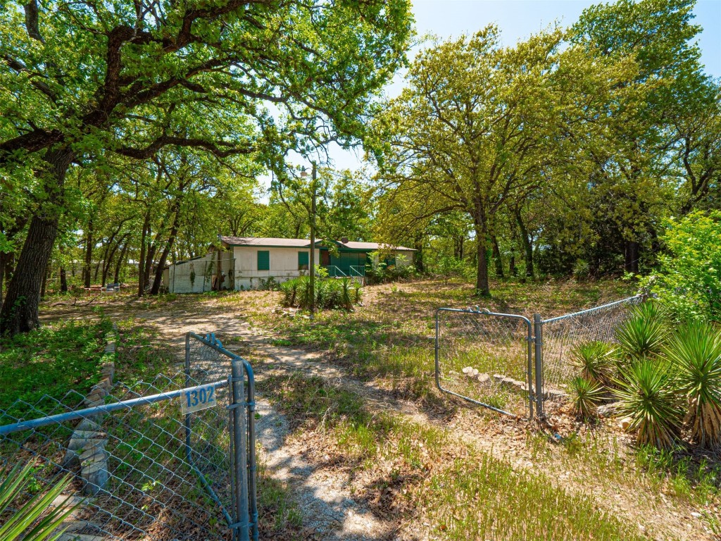 1302 Knob Hill Road Azle TX 76020