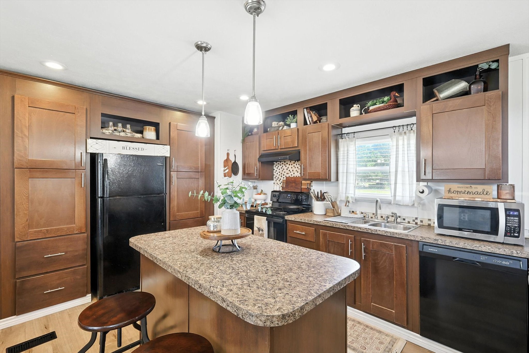 243 County Road 4851 Newark TX 76071