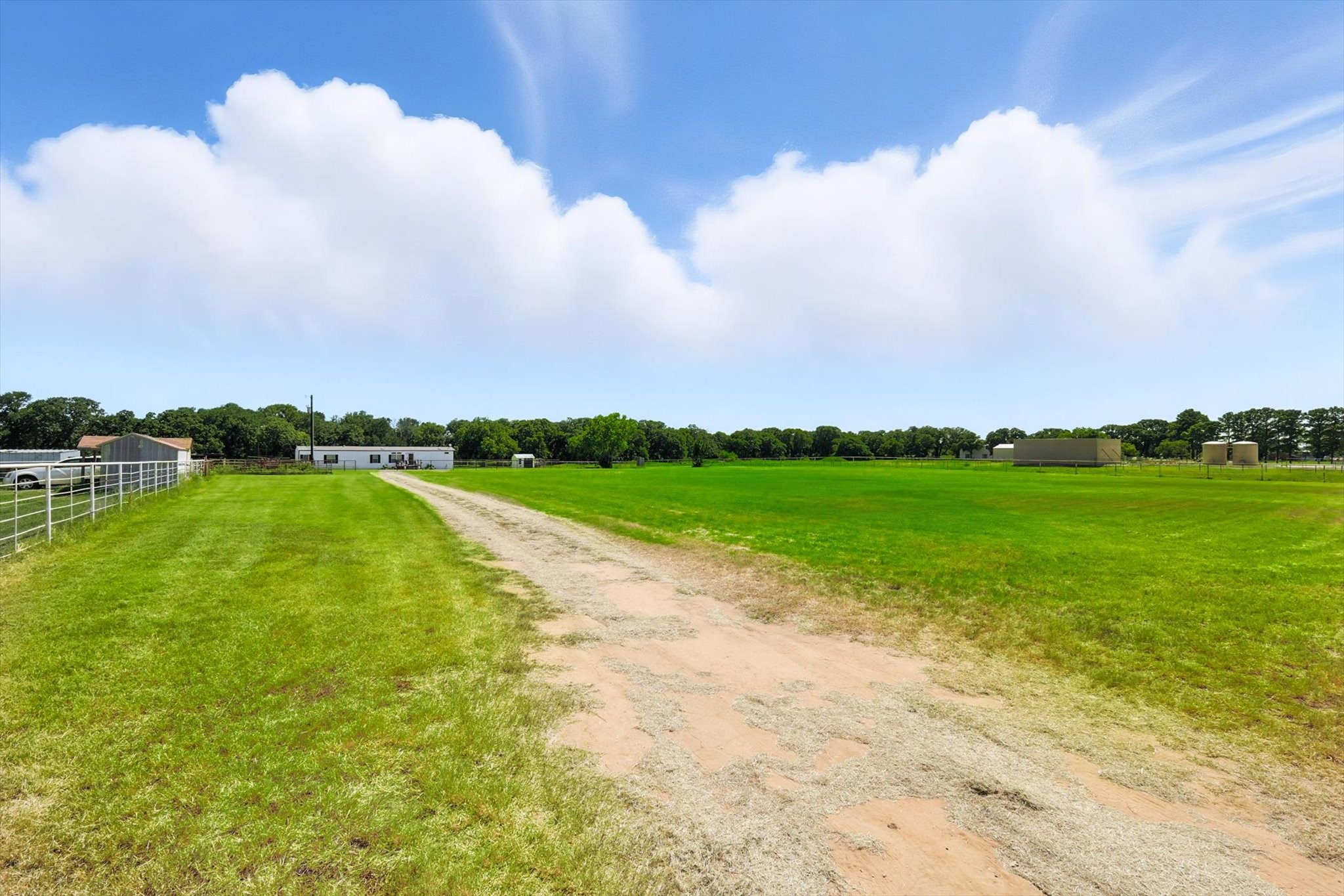 243 County Road 4851 Newark TX 76071
