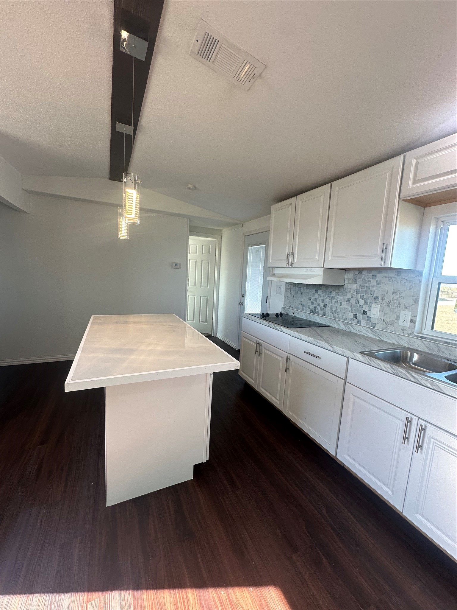 211 Alton Ennis TX 75119