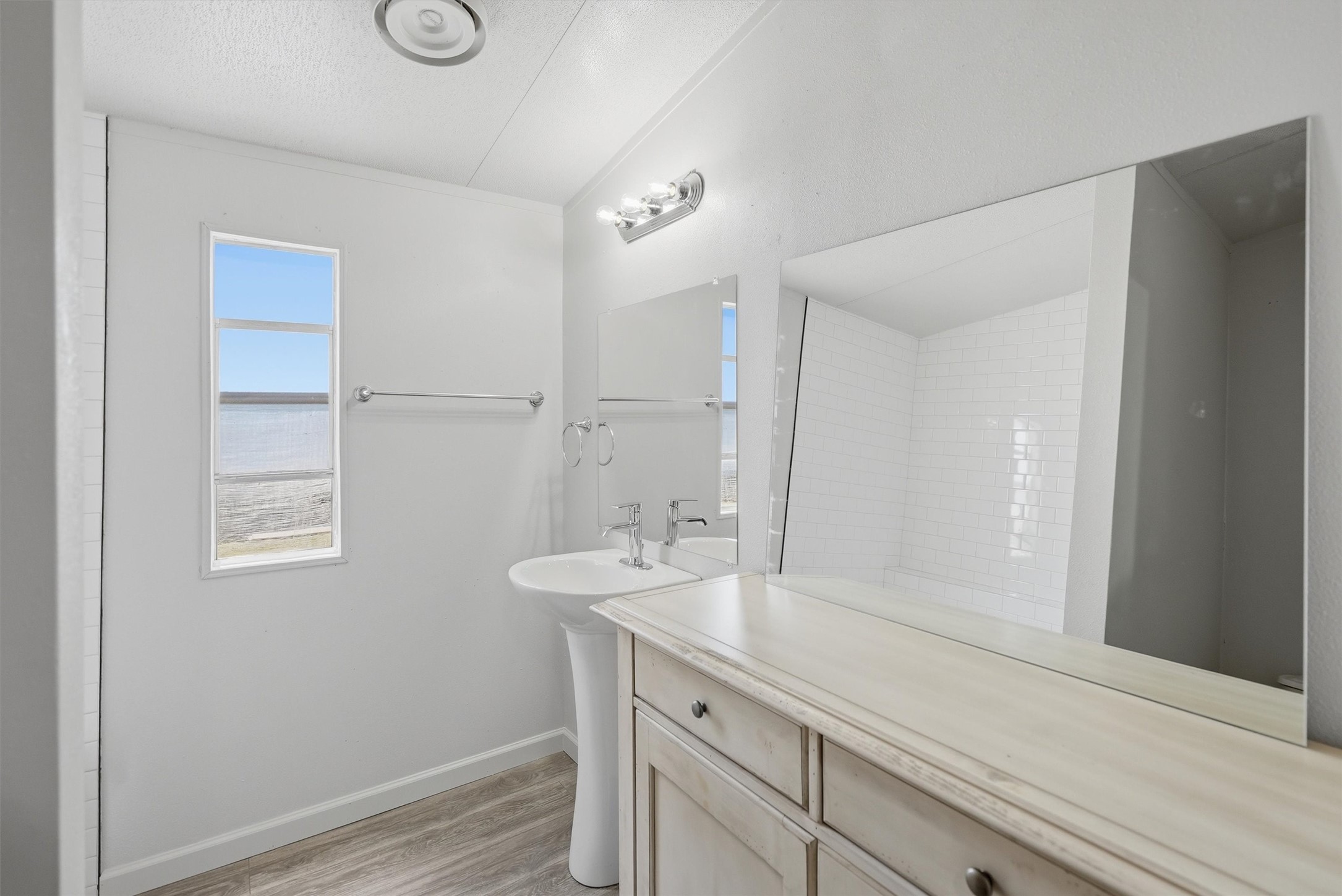 902 Flamingo Granbury TX 76049