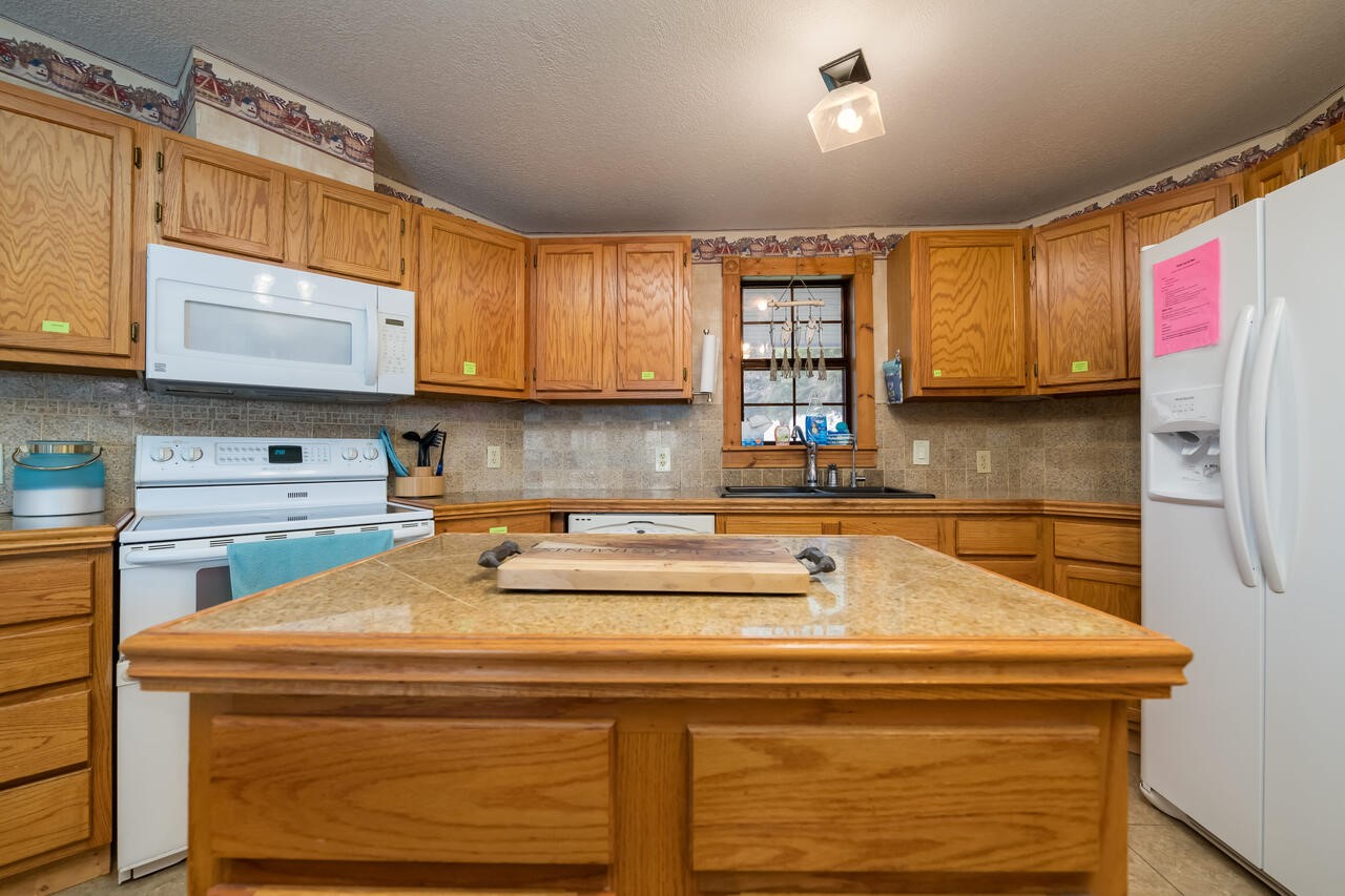 1603 Lcr 822 Groesbeck TX 76642