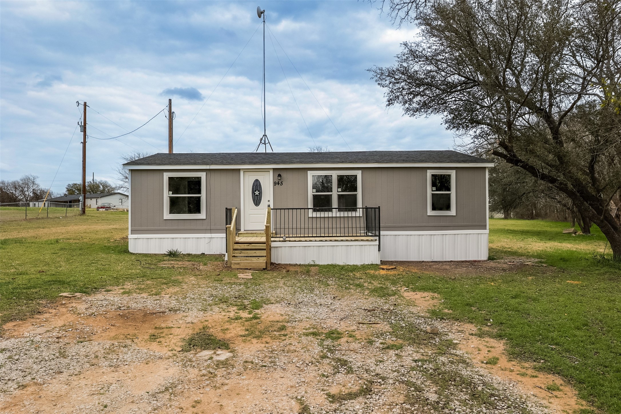 945 Walnut Street Reno TX 76020