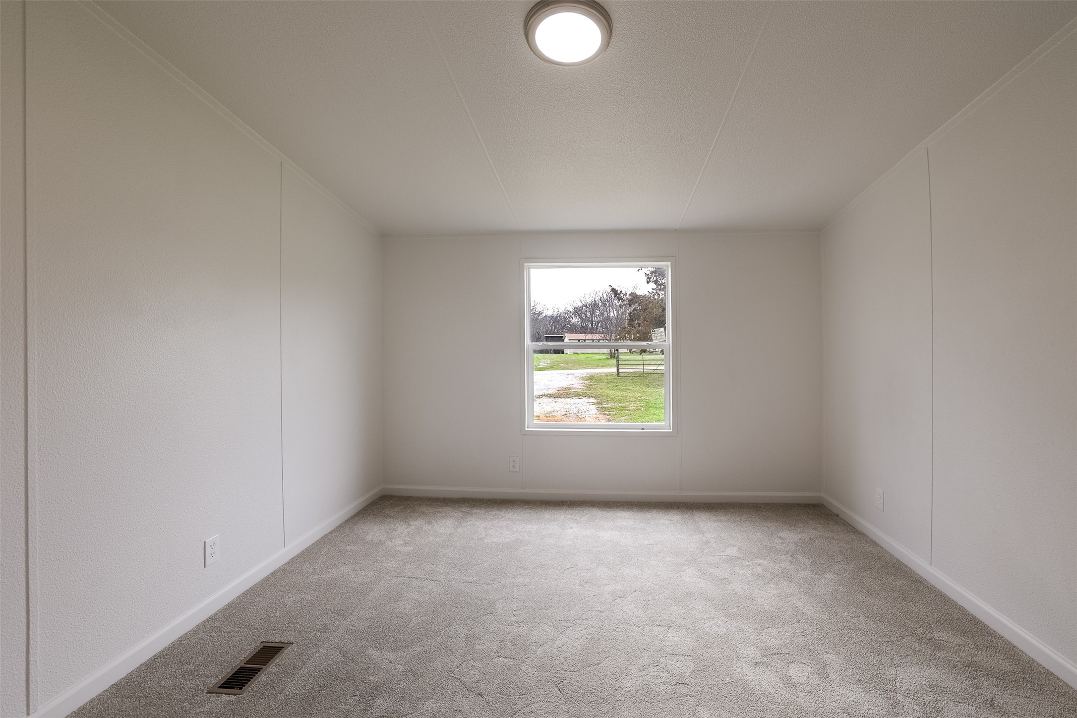 945 Walnut Street Reno TX 76020