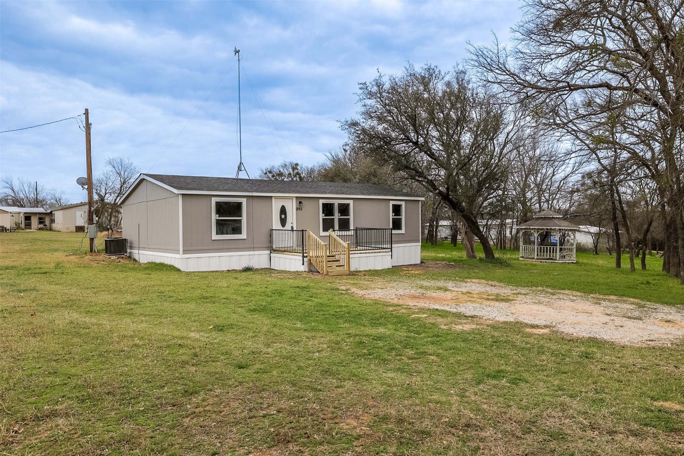 945 Walnut Street Reno TX 76020