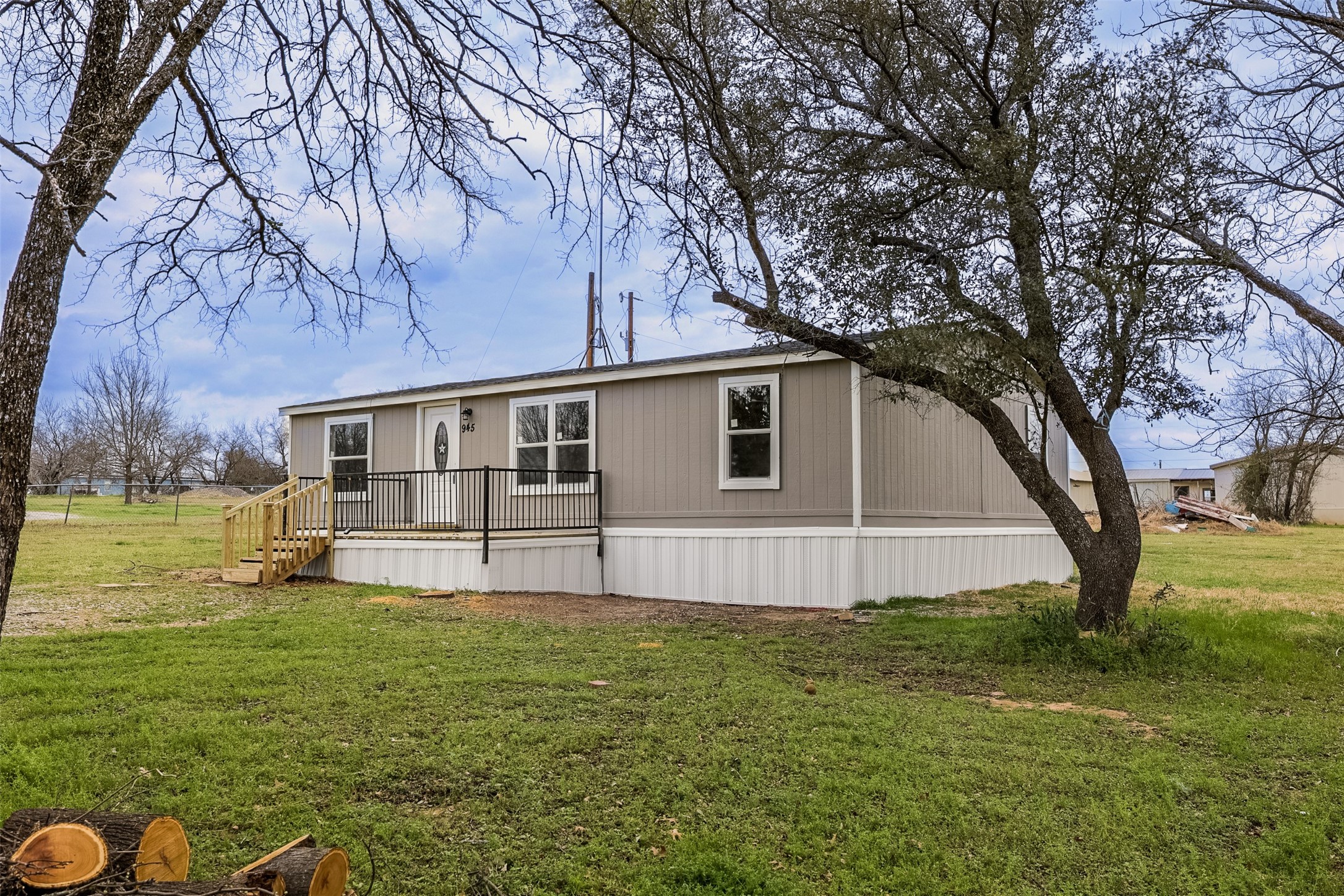 945 Walnut Street Reno TX 76020