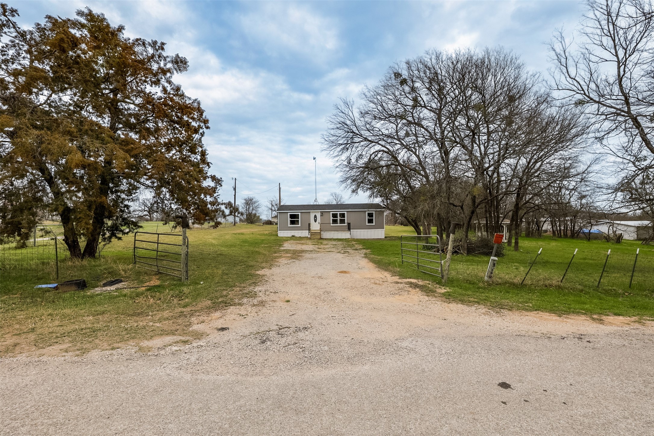 945 Walnut Street Reno TX 76020