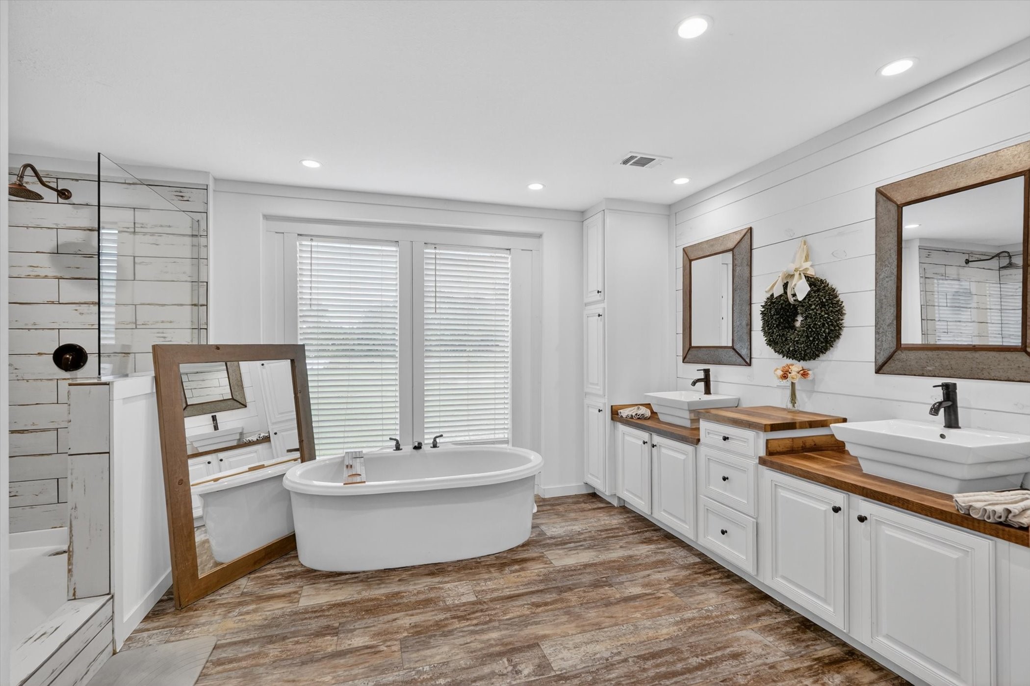 1001 N Seven Points Drive Kemp TX 75143